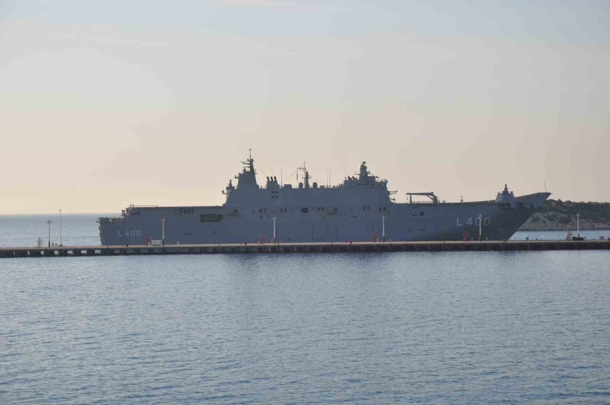 Dünyanın ilk SİHA savaş gemisi TCG Anadolu, Taşucu limanından ayrıldı
