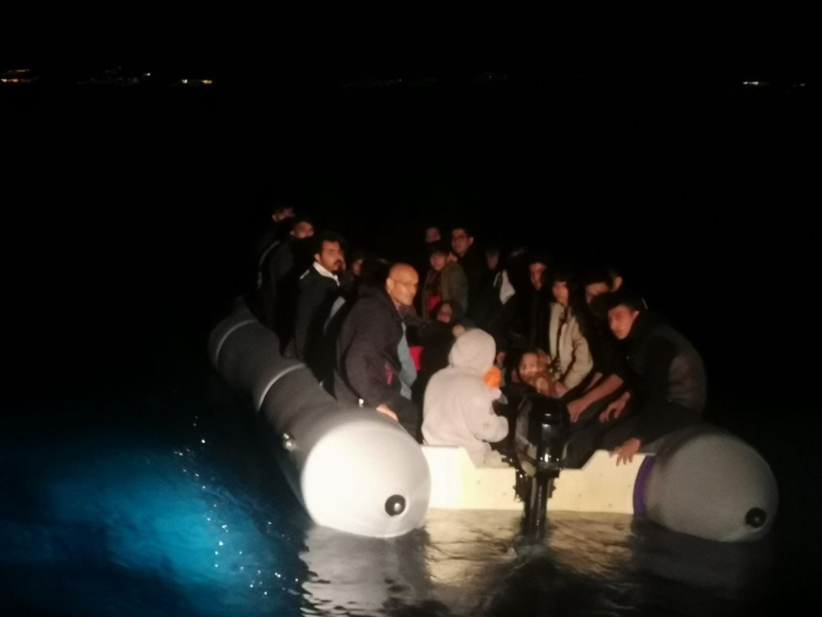 Ayvalık’ta 43 göçmen Sahil Güvenlik’ten kaçamadı
