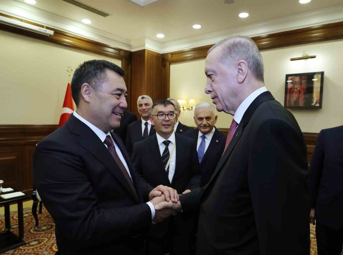 Cumhurbaşkanı Erdoğan, Kırgızistanlı mevkidaşı Caparov ile görüştü
