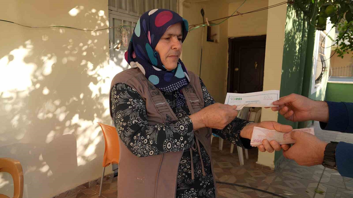 Ev sahibi; ilk kirayı yaşam mücadelesi veren Filistinlilere bağışladı
