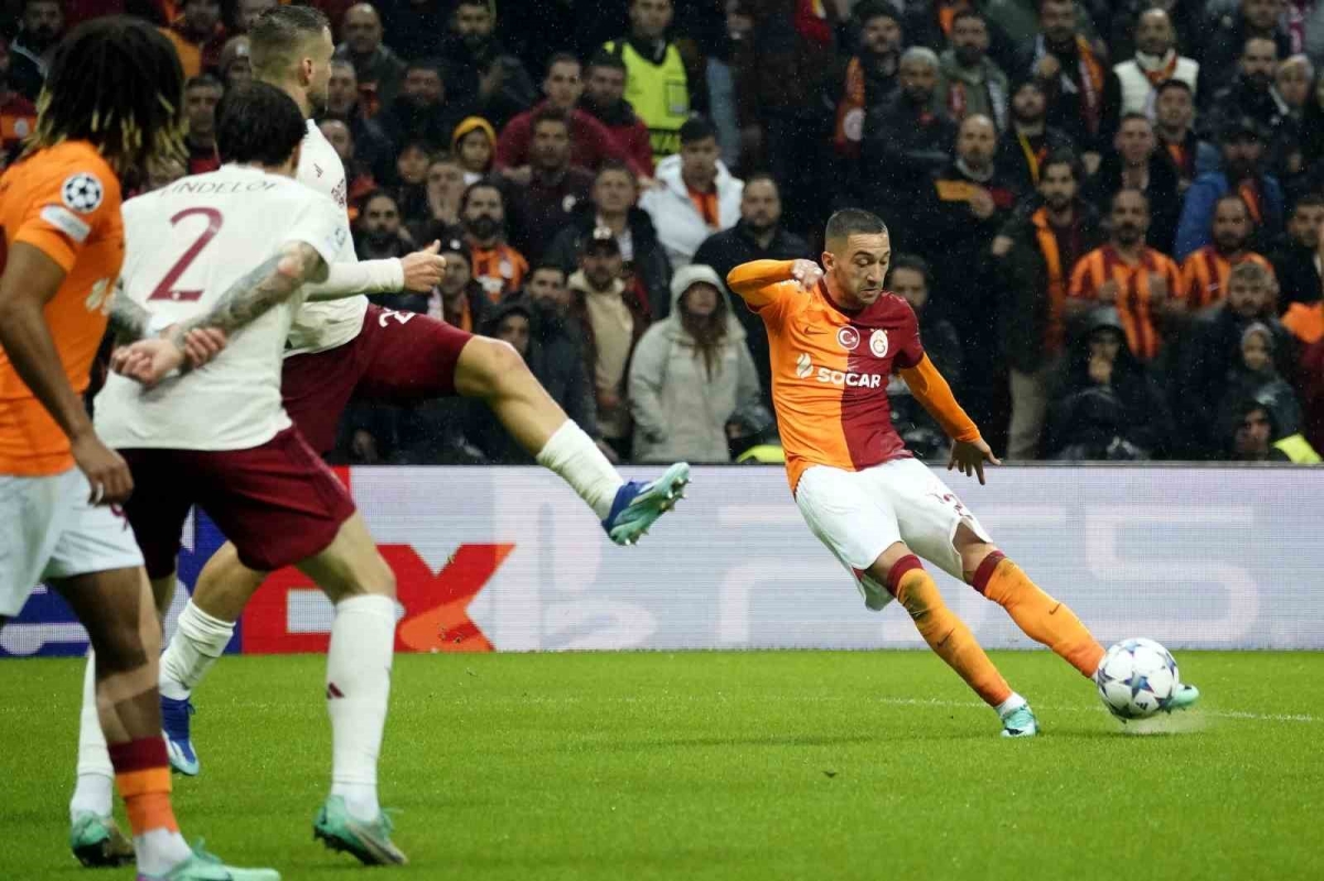 Hakim Ziyech’ten frikikten 2 gol
