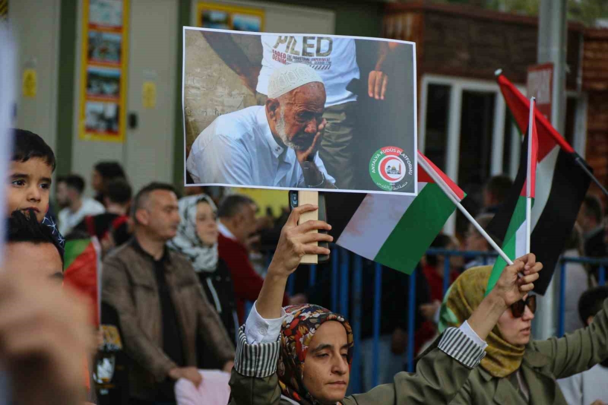 Antalya’da binlerce kişi Filistin’e destek için yürüdü
