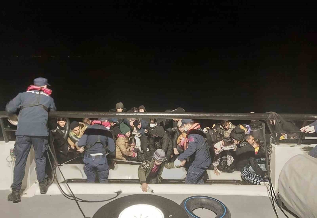 Ayvacık açıklarında 76 kaçak göçmen yakalandı
