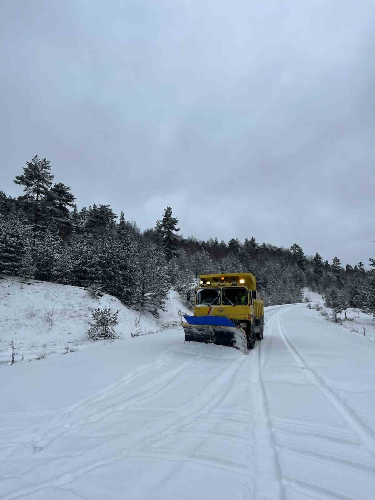 Sinop’ta kar hayatı felç etti: 110 köy yolu kapalı
