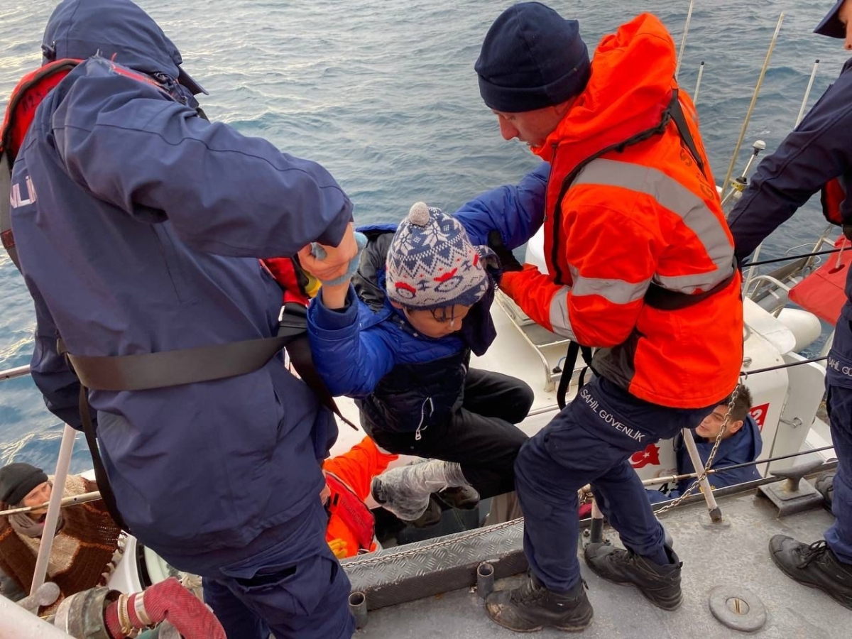 (Özel) Yunan Sahil Güvenlik kaçak göçmenleri, ölüme terk ediyor
