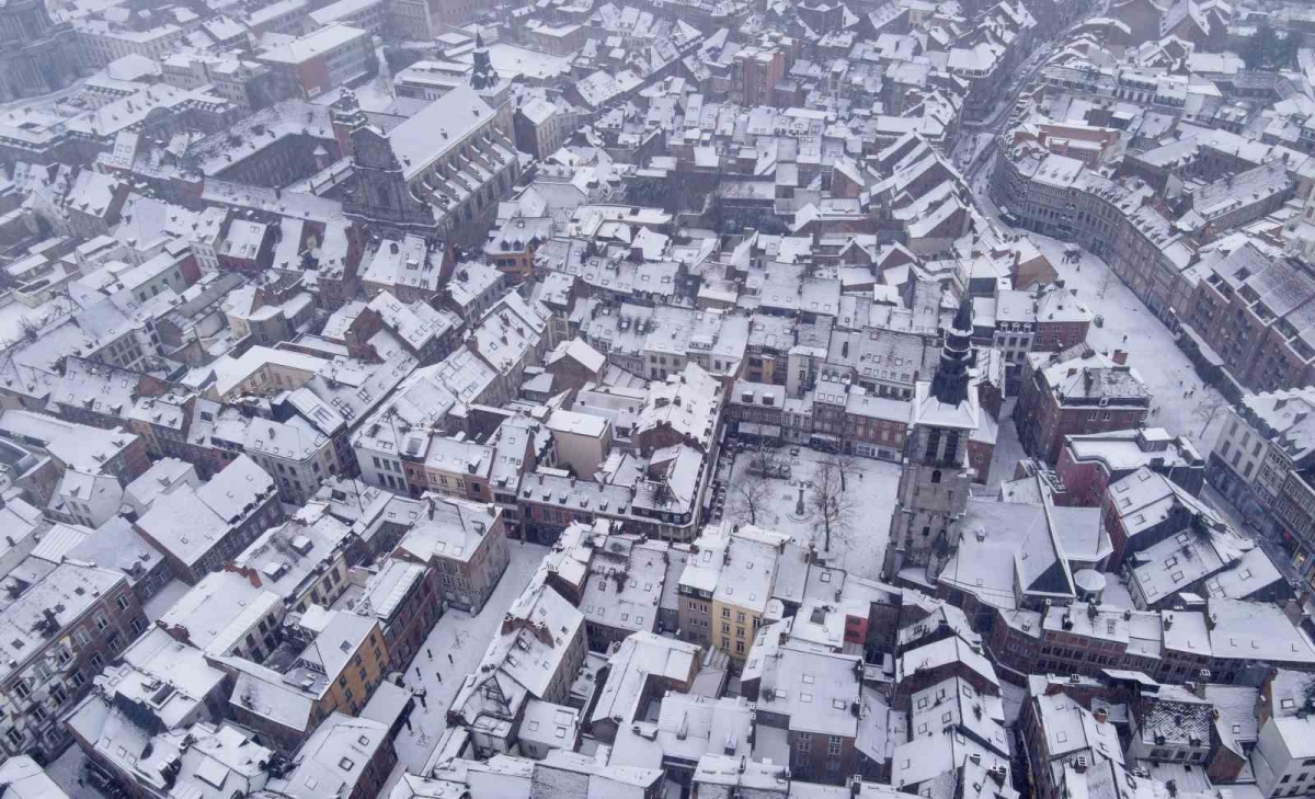 Belçika’da yoğun kar yağışı: Seferler askıya alındı
